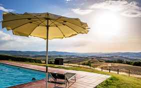 Traumhaft ist der Blick über die Felder - Foto: Bethel Fath